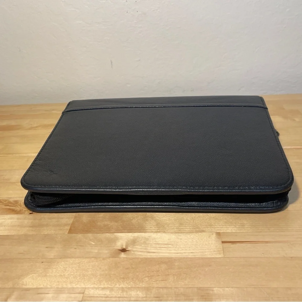 Franklin Covey Vintage Full Grain leather Binder Zipper around closure